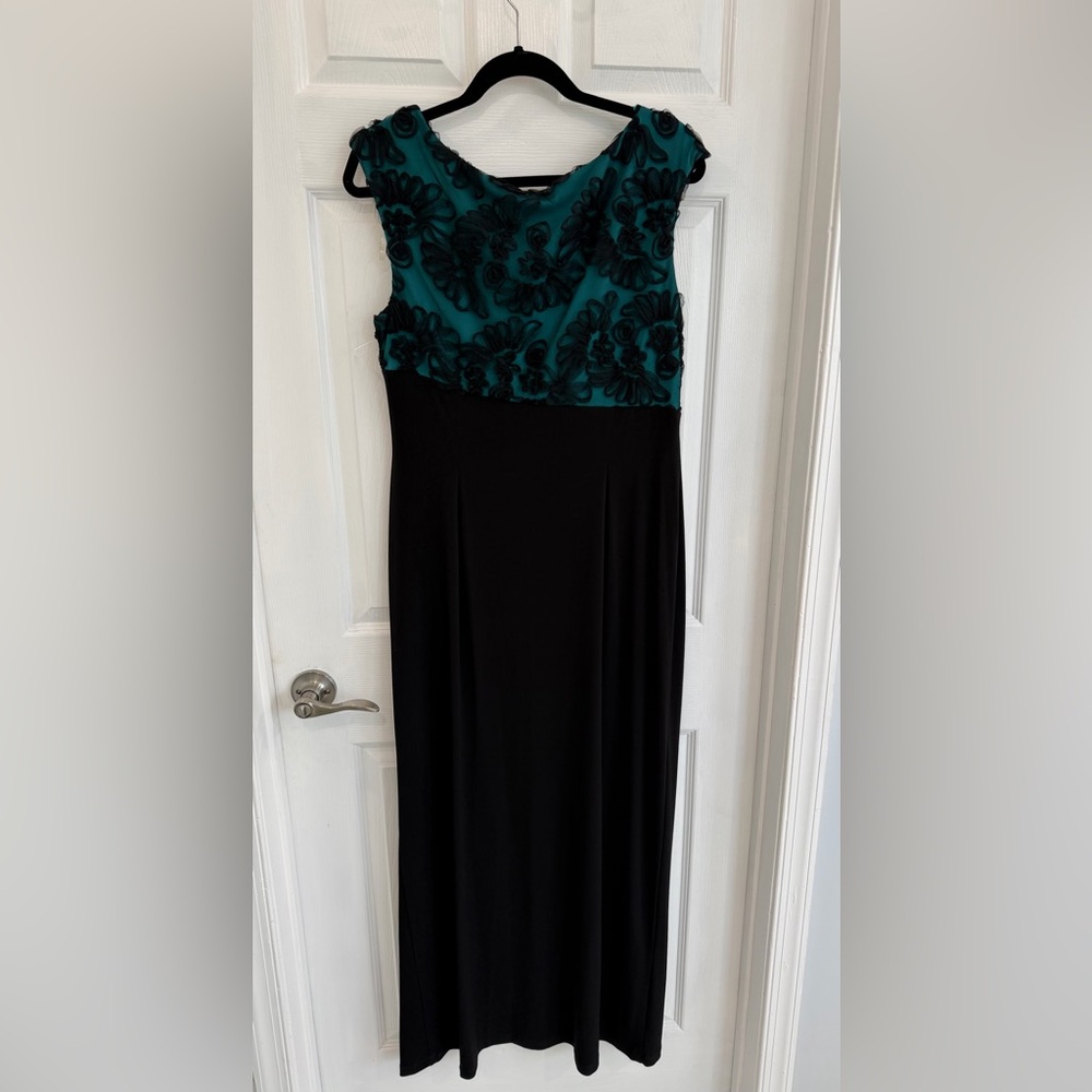Connected Apparel Black and Teal Maxi Dress new without tags